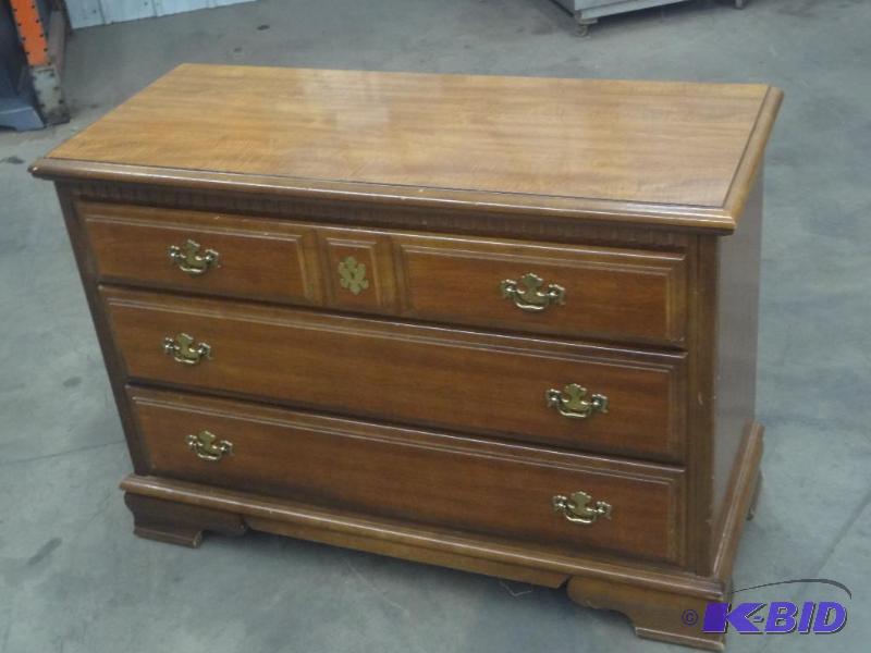 lot 105 image: 3-Drawer Wooden Dresser...