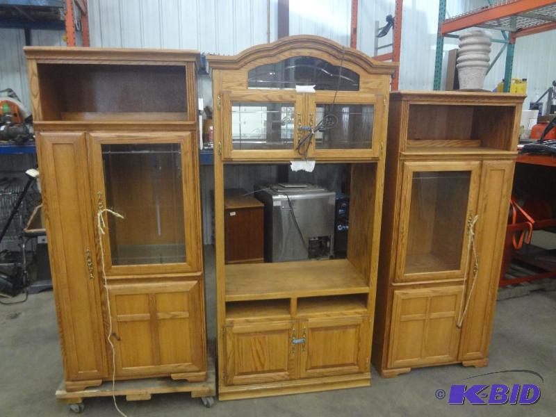 lot 106 image: 3-Piece Oak Entertainment Center With Glass D...