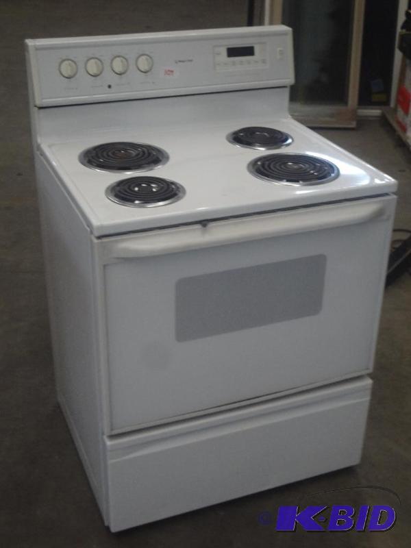 lot 109 image: Magic Chef Electric Range...