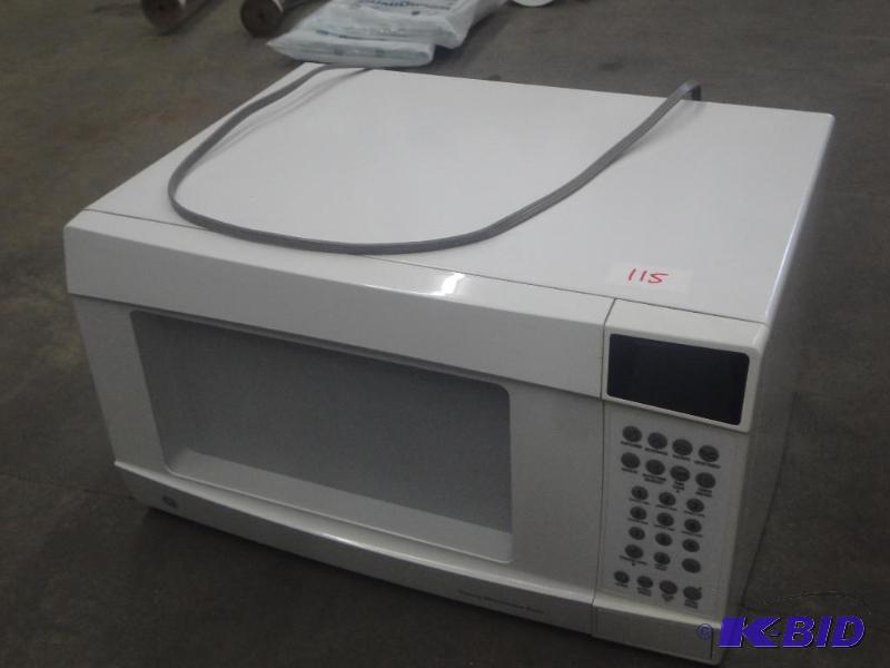 lot 115 image: GE Sensor Microwave Oven...