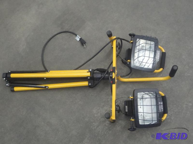 lot 124 image: Dual Lamp Adjustable Work Light...