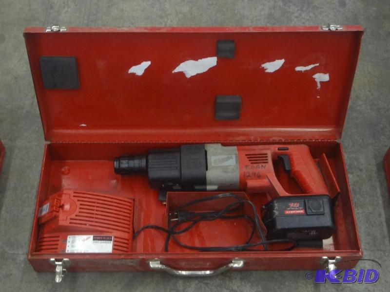 lot 37 image: Milwaukee 18Volt Sawzall Set...