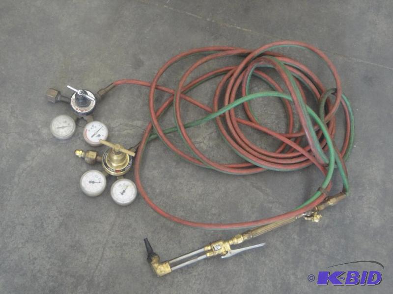lot 40 image: Oxi-Acetylene Hose-Torch-Regulator Set...