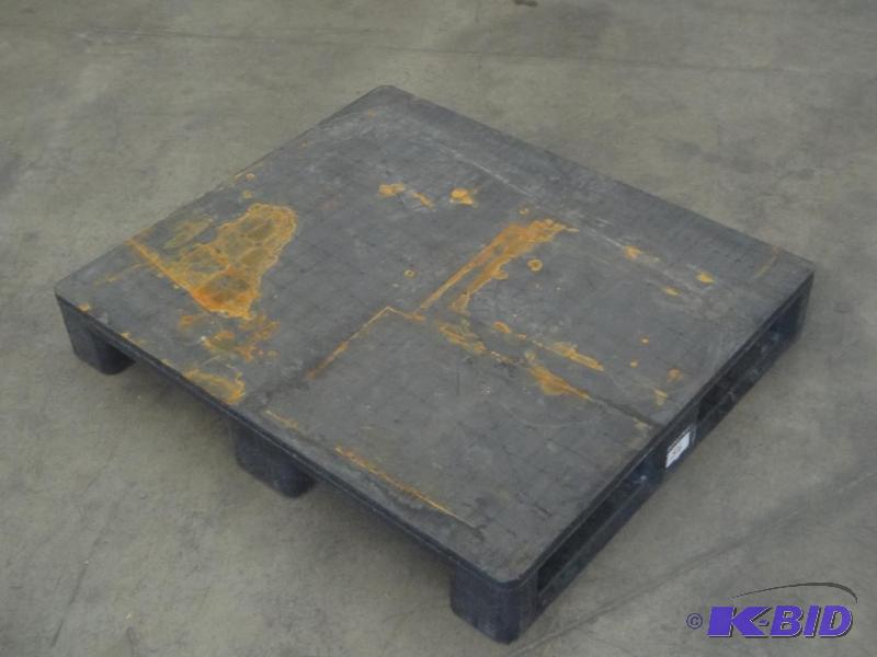 lot 56 image: Plastic Warehouse Pallet With 2-Way Fork Pock...