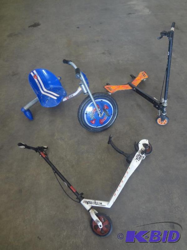 lot 69 image: (3) Razor Scooters...
