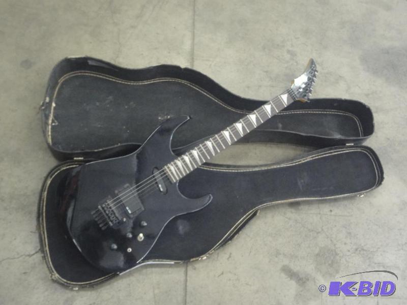 lot 78 image: GTX-22 Guitar With Case...