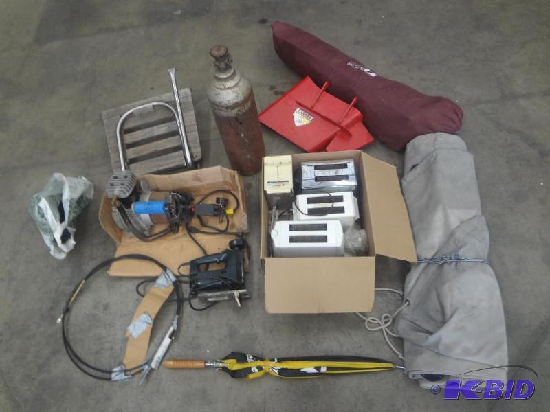 lot 79 image: Pallet Lot Toasters, Mower Shield, CO2 Tank,...