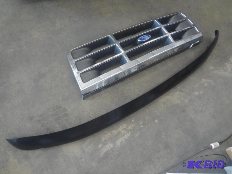 lot 80 image: Ford Grill & Bug Shield...