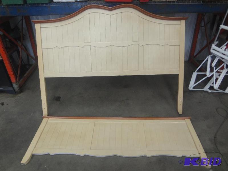 lot 89 image: King Size Wooden Head & Foot Board Set...