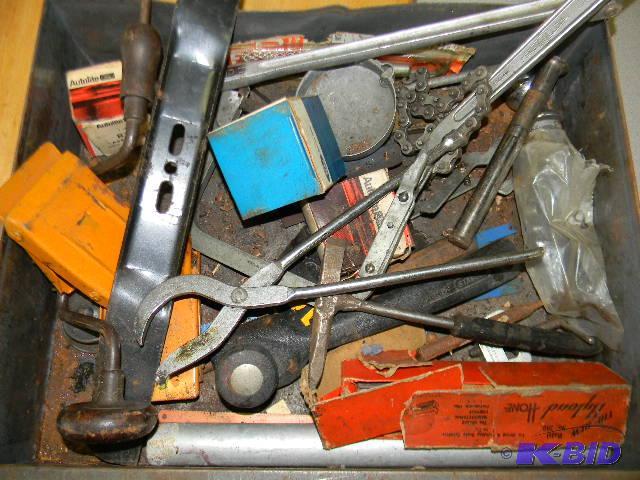 lot 105 image: Lot of misc. break and automotive tools - old...