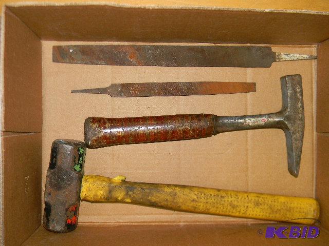 lot 113 image: Lot of 4 - two hammers and two files...