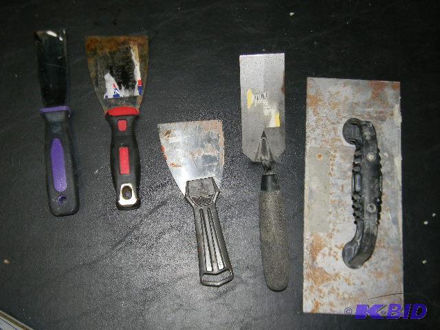 lot 13 image: Lot of 5 putty knivessmoothers...
