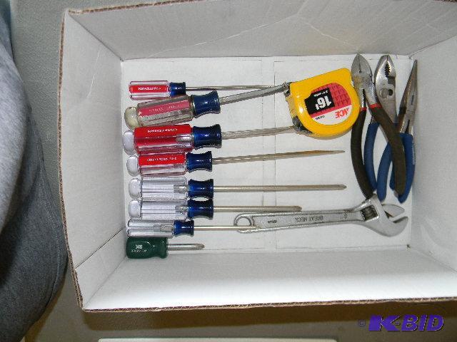 lot 146 image: Lot of misc. tools - Craftsman screw drivers,...
