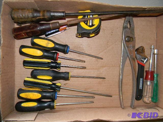 lot 147 image: Lot of misc. tools - screw drivers and more...