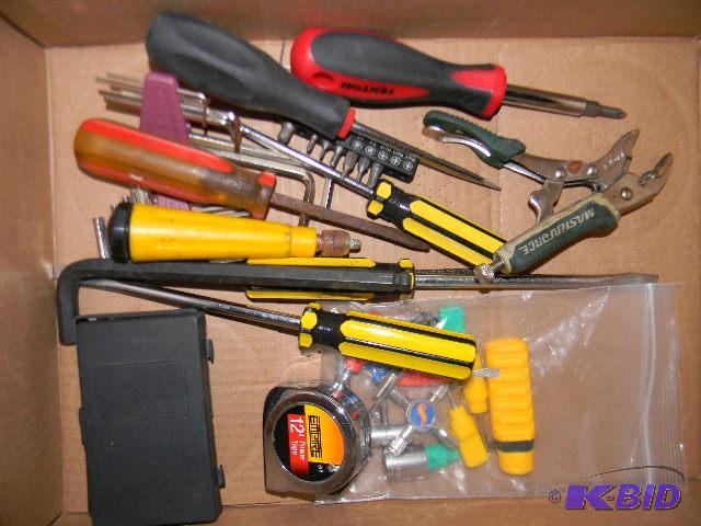 lot 149 image: Lot of misc. tools - screw drivers and more...