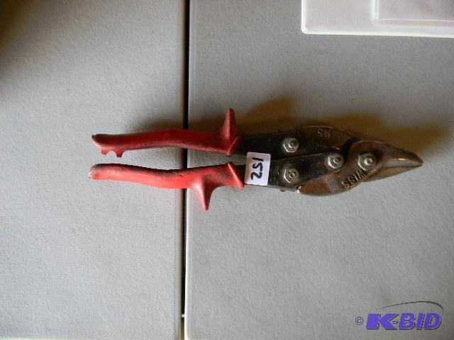 lot 152 image: Wiss red handled tin snips...