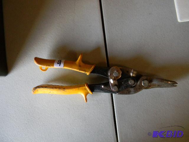 lot 155 image: Bluebird yellow handled tin snips...