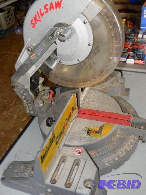 lot 198 image: Skil Saw 12" miter saw with blade - work...