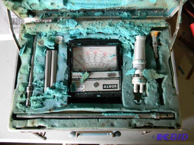 lot 202 image: Alnor Velometer in case with foam padding - v...