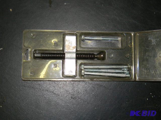 lot 28 image: Steering wheel puller...