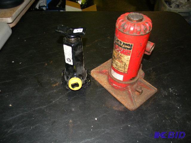 lot 33 image: Lot of 2 bottle jacks...