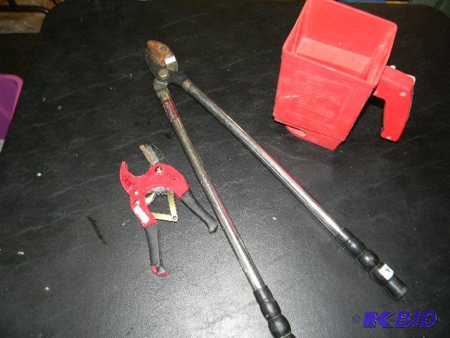 lot 4 image: Lot of 3 - Wallace bolt cutter, Orbit pipe cu...