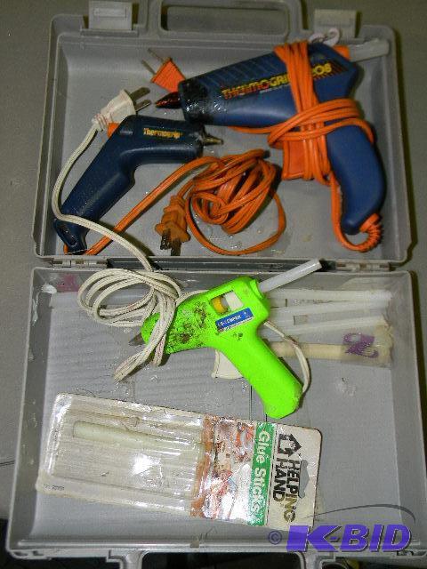 lot 69 image: Lot of 3 different sized glue guns in single ...