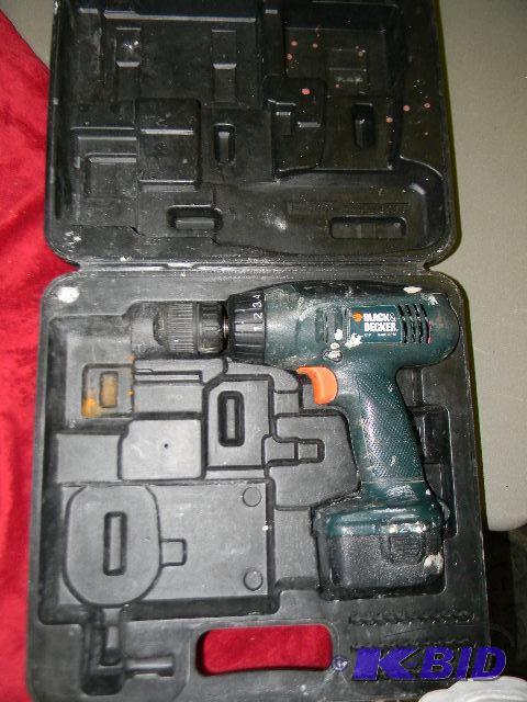 lot 72 image: Black & Decker drill with battery pack in...