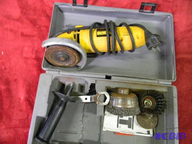 lot 77 image: Dewalt 400 4 & 12" angle grinder...