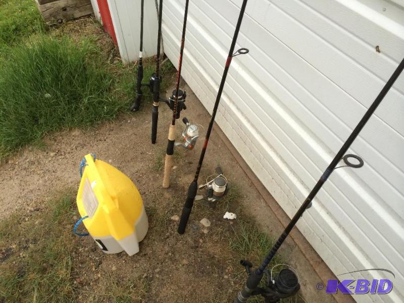 fishing poles with Minnow bucket