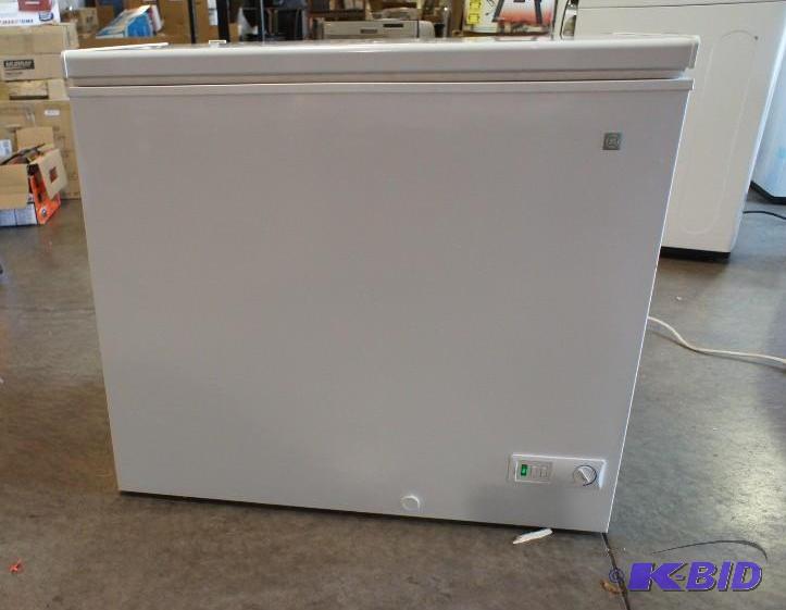 lot 6 image: GE Chest Freezer  Tested Works Great GE 7-c...