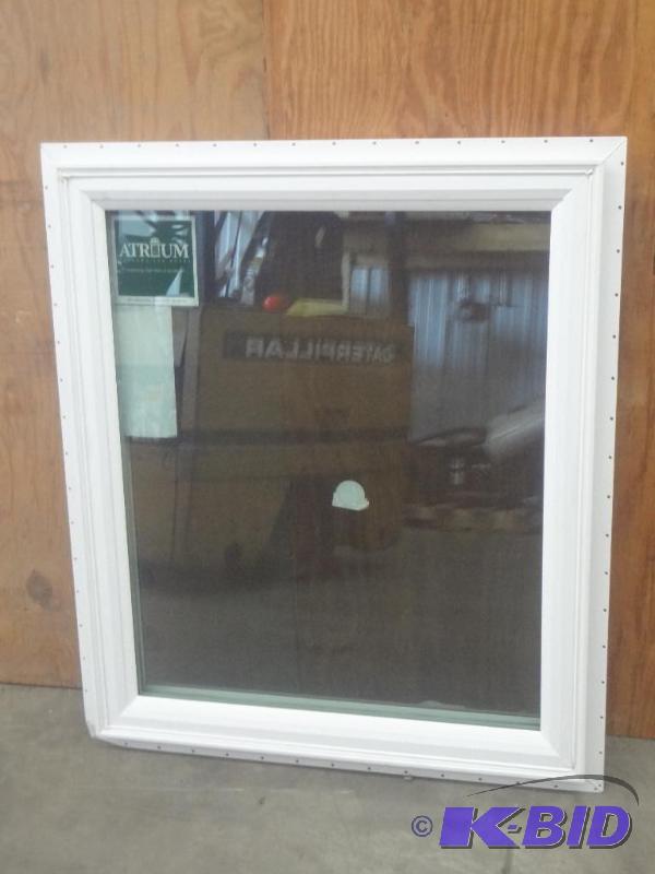 lot 15 image: Unused Atrium 35.5&quotx41.5" White Vin...
