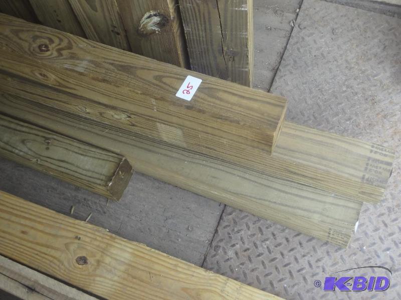 lot 25 image: Lot Of Unused Treated Lumber (2) 4&quotx4&q...