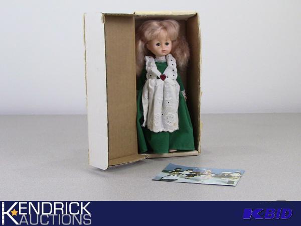 lot 10 image: Vintage 1978 The World of Ginny Vogue Doll in Original Box #922-2597