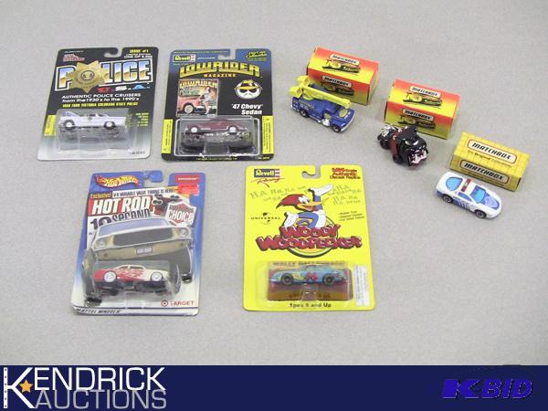 lot 16 image: 7 New Collectible Die Cast Cars 164 Scale Blister Packs and Boxes