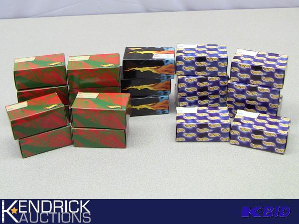 lot 18 image: 21 Hot Wheels 164 Cars in Gift Boxes