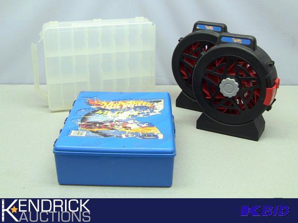 lot 21 image: 4 Hot Wheels Storage Cases