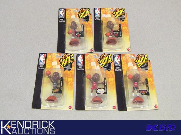 lot 29 image: 5 New in the Package 1998 Mattel NBA Jams Bobbleheads