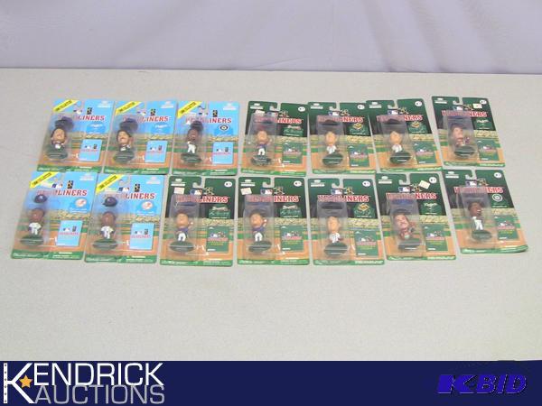 lot 38 image: 14 New in the Package 1996 and 1998 Starting Lineup MLB Headliners Bobbleheads