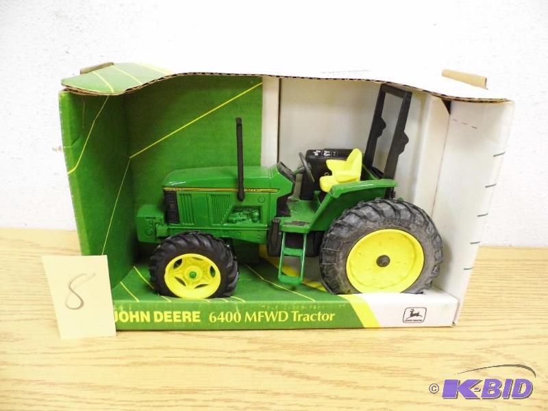 Ertl John Deere Tractor 6400