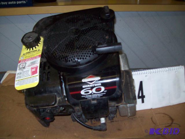lot 4 image: Briggs And Stratton 6HP Quantum Vertical Shaf...