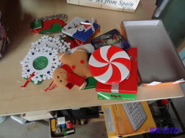 lot 124 image: Misc. Christmas Items...