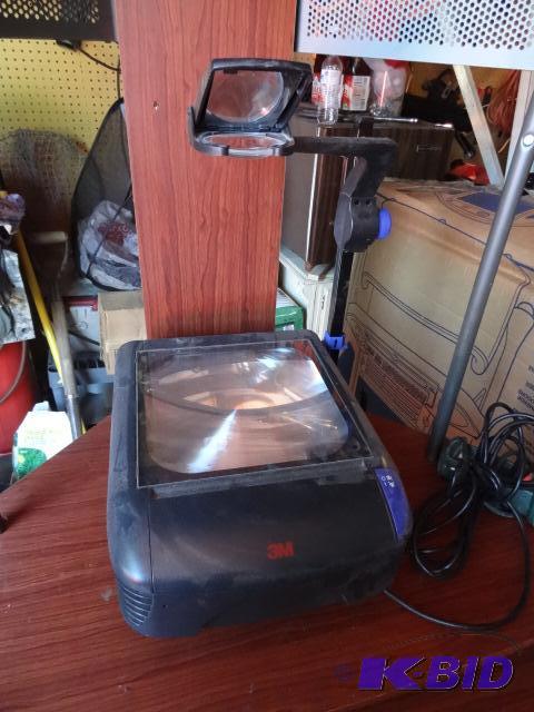 lot 14 image: 3M Overhead Projector. Lights Up...