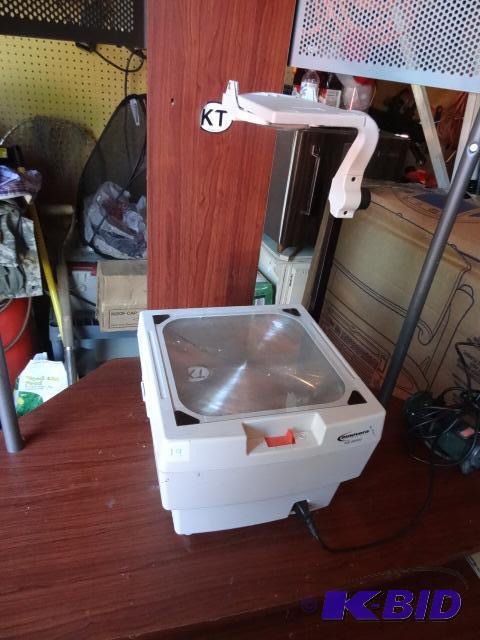 lot 19 image: Innoverra IVR-38900 Overhead Projector. Light...