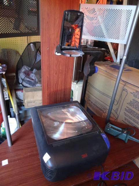 lot 23 image: 3M Overhead Projector. Dead for Parts....