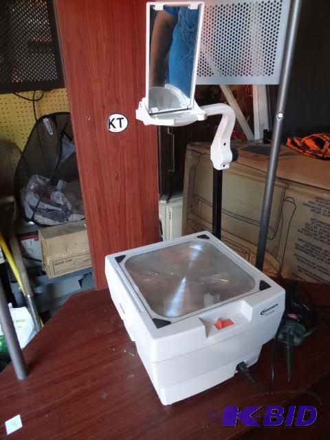 lot 28 image: Innoverra IVR-38900 Overhead Projector. Light...