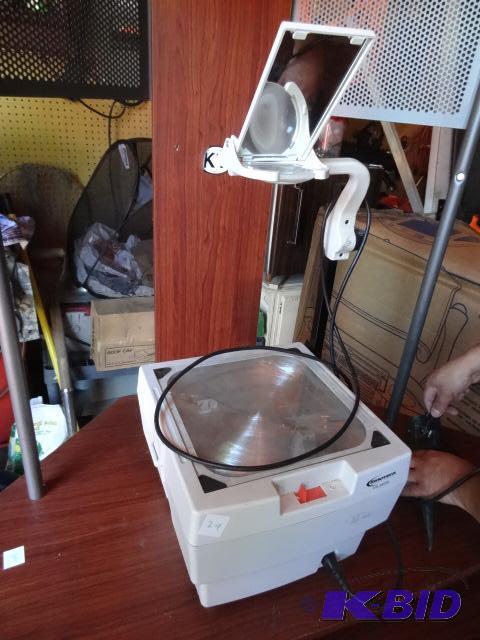 lot 29 image: Innoverra IVR-38900 Overhead Projector. Light...