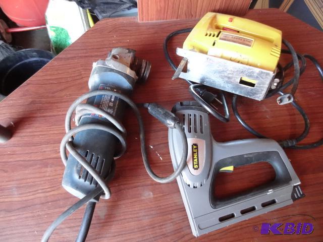 lot 37 image: Bosch 4.5 Grinder. Works. Stanley Stapler Unt...