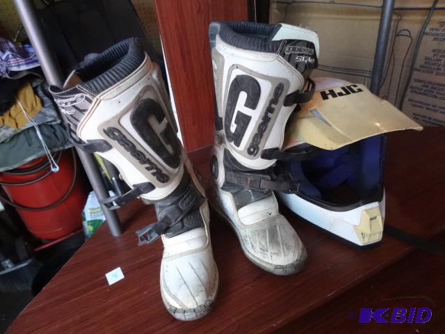 lot 44 image: Size 6 Motorcycle Boots. Medium Helmet. Plast...