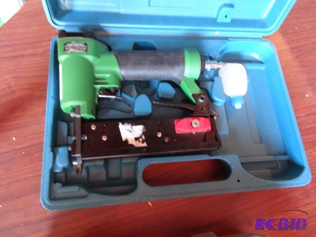 lot 58 image: CP air finish nailer. Seems to work. No nails...